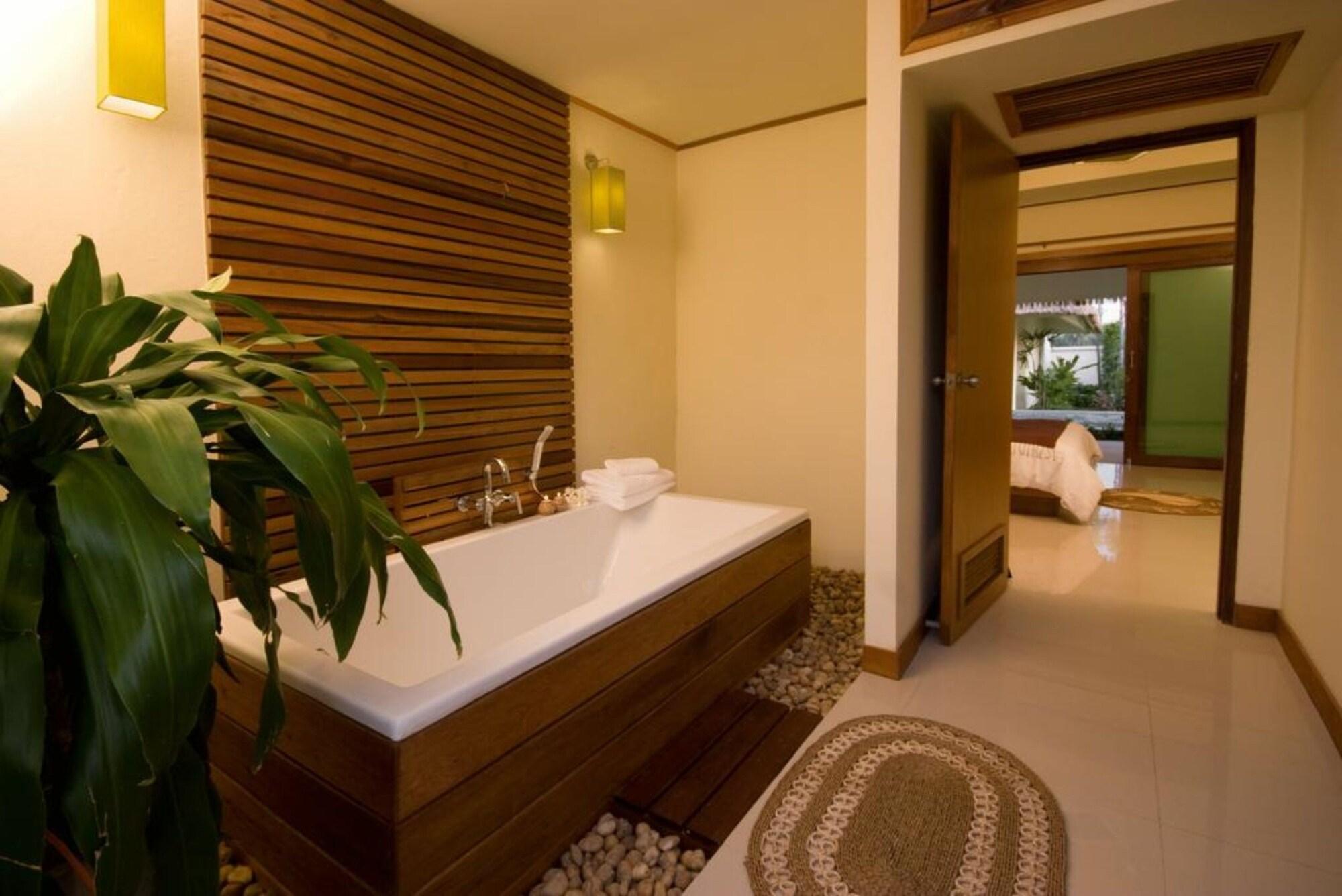 Nantra De Deluxe Hotel Had Yao Beach Exterior photo